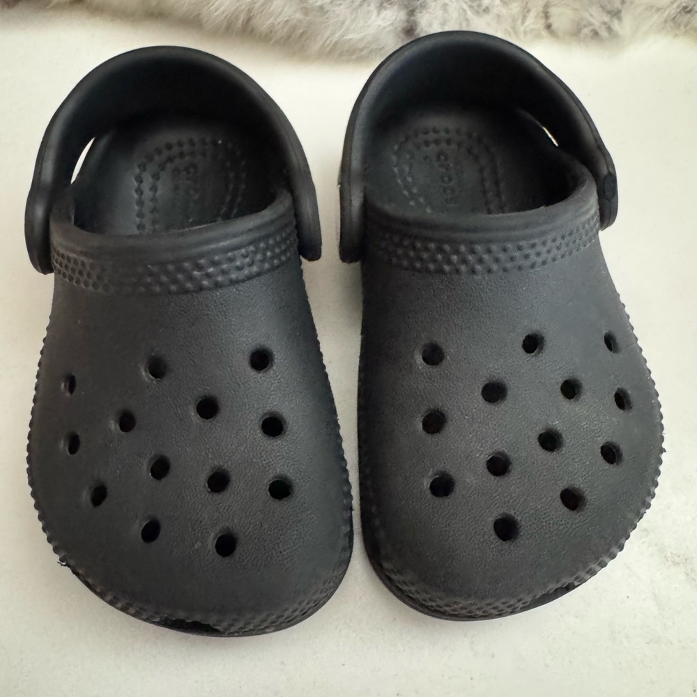Toddler black crocs sz5